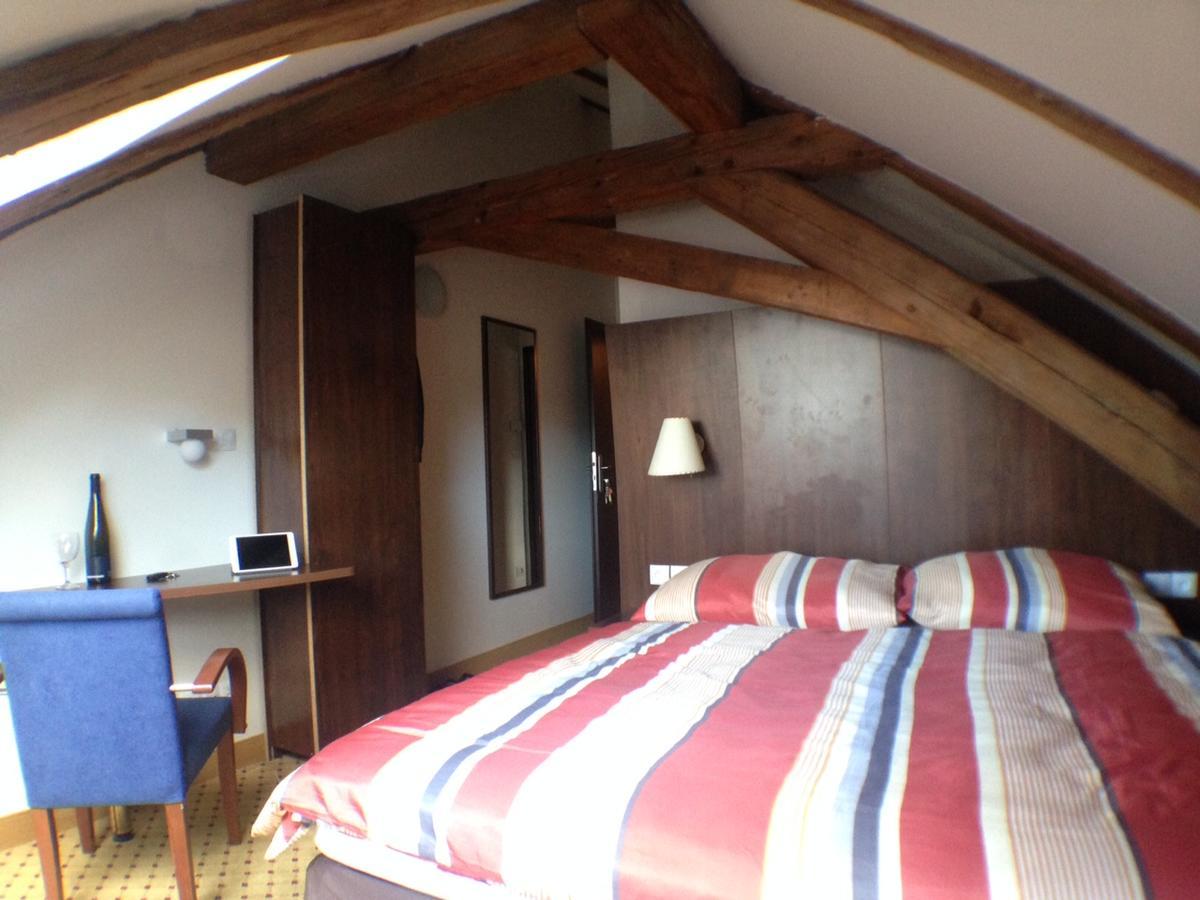Hotel U Cerneho Orla Kostelec nad Cernymi Lesy Экстерьер фото