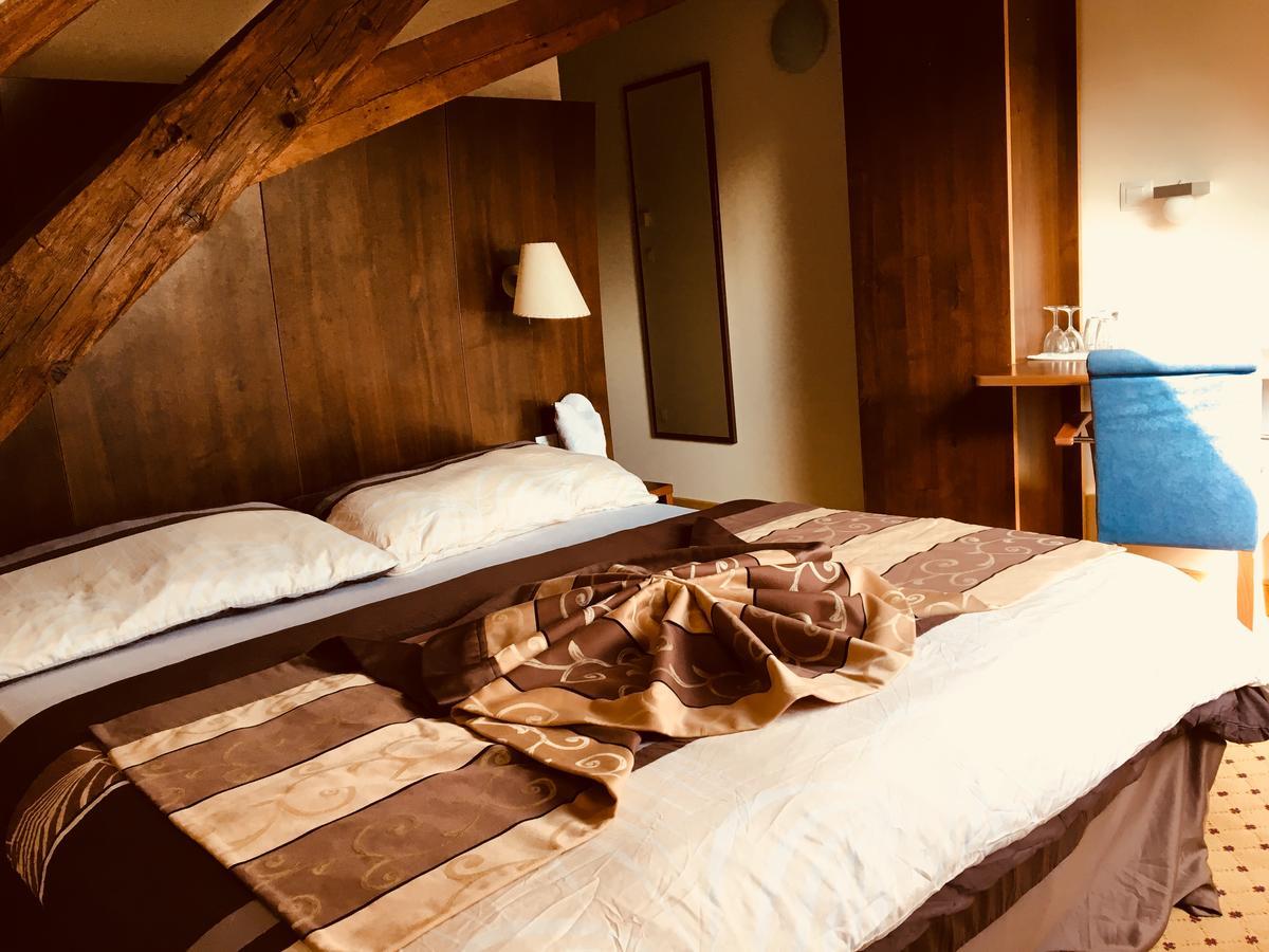 Hotel U Cerneho Orla Kostelec nad Cernymi Lesy Экстерьер фото