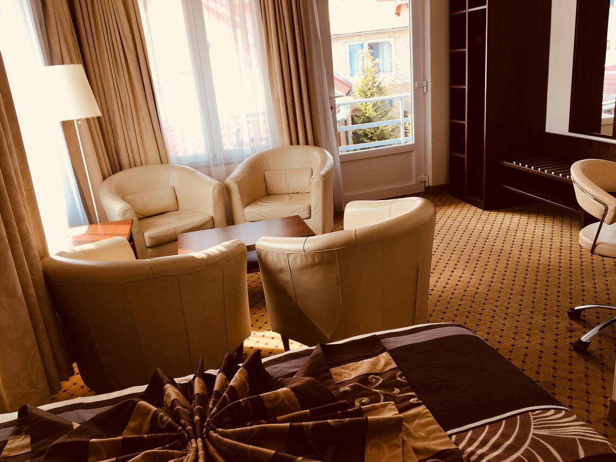 Hotel U Cerneho Orla Kostelec nad Cernymi Lesy Экстерьер фото
