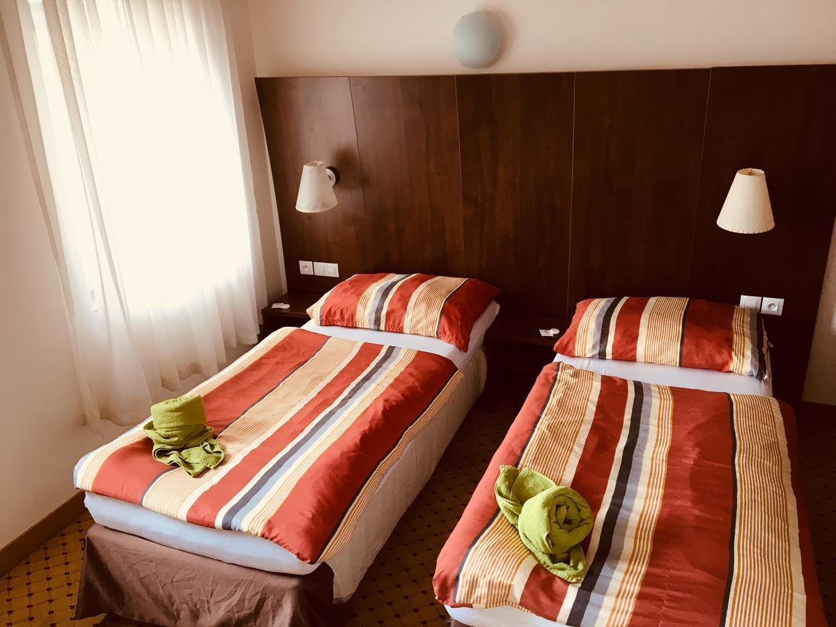 Hotel U Cerneho Orla Kostelec nad Cernymi Lesy Экстерьер фото